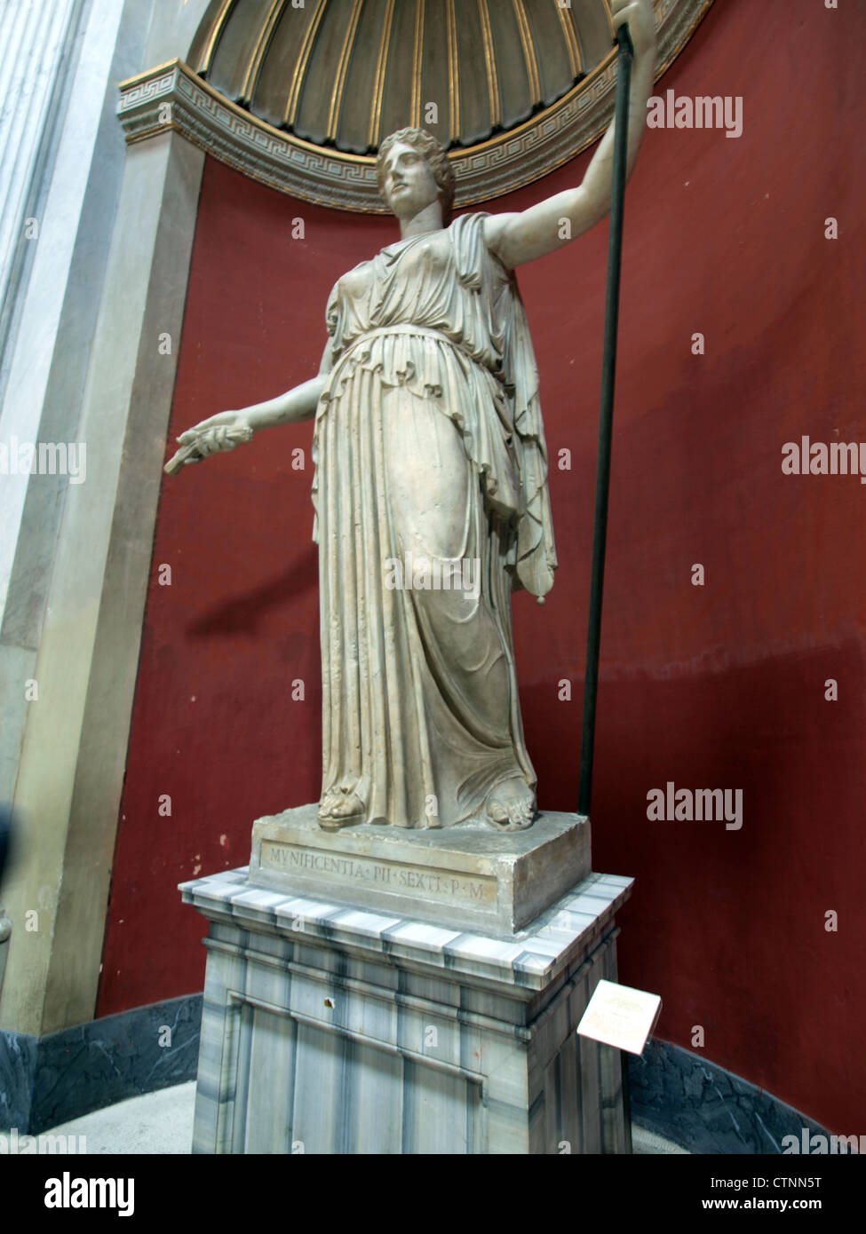 Les musées du Vatican de la Cité du Vatican abritent une vaste collection d'objets d'art et historiques, y compris des œuvres de la Renaissance et des sculptures anciennes. C’est l’un des musées les plus visités au monde, attirant des millions de visiteurs chaque année dans ses galeries et ses chapelles. Banque D'Images