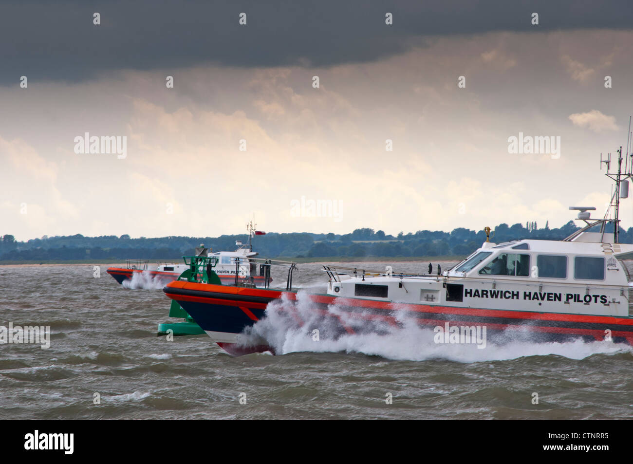 Harwich haven bateau quitter le port du coupe-pilote Banque D'Images
