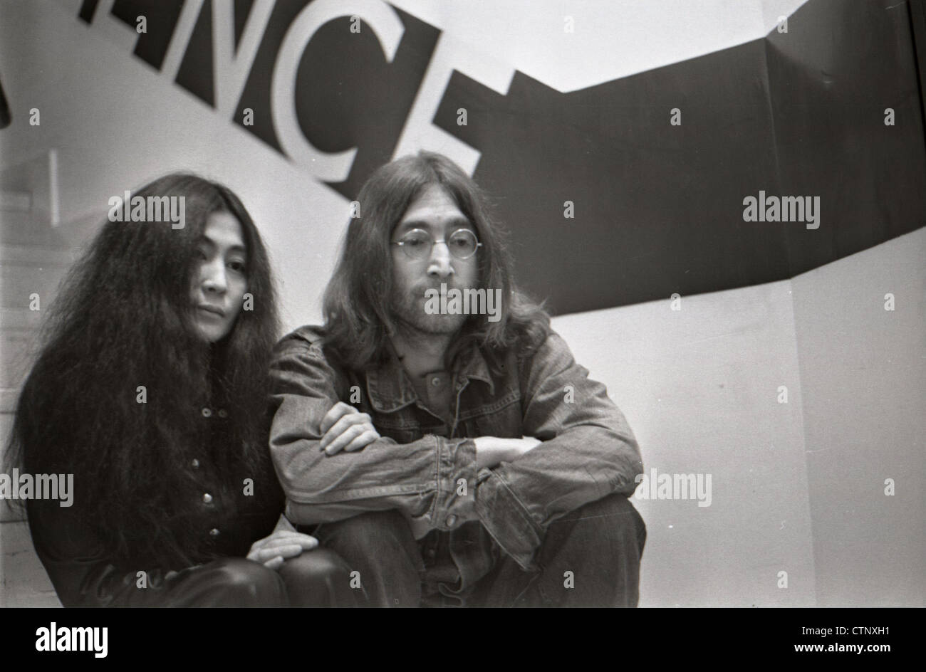 003654 - John Lennon et Yoko Ono à Cambridge le 2 mars 1969 Banque D'Images