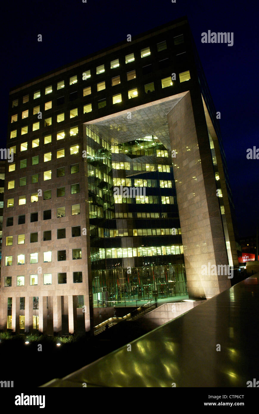 Non 1. London Bridge' conçu par John S Partenariat Bonnington et construit en 1986, dans revêtue de granit rose poli, Londres, Royaume-Uni. Banque D'Images