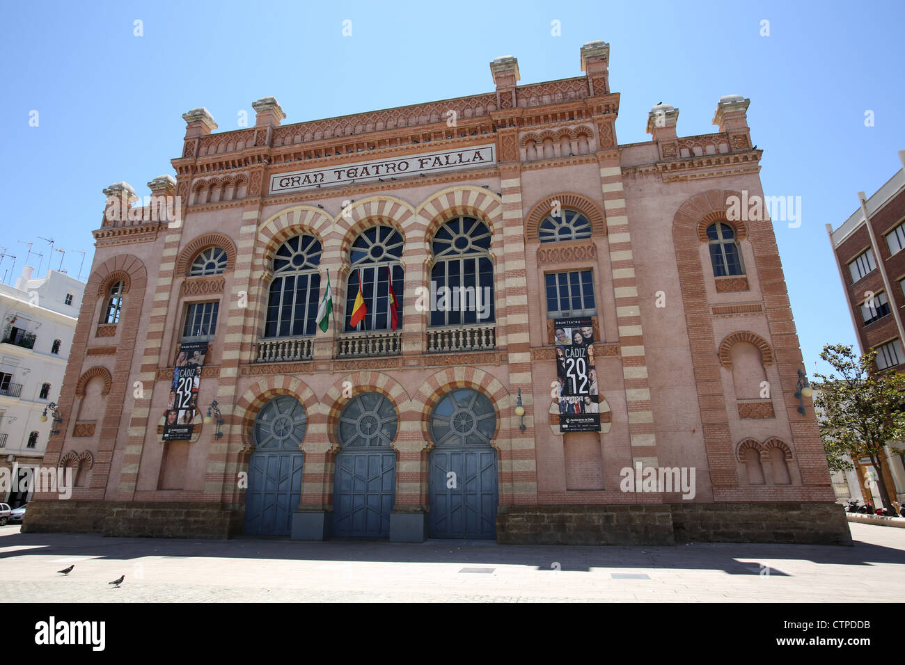 Ville de Cadix, Espagne. Vue pittoresque de la Falla Grand Theatre (Gran Teatro Falla) à Plaza de Falla Square. Banque D'Images