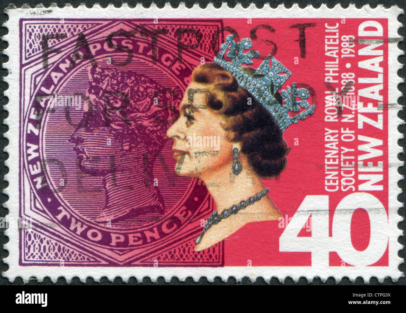 Dédié à la 100e anniversaire de la Société royale de philatélie du NZ, montre la reine Elizabeth II, circa 1988 Banque D'Images