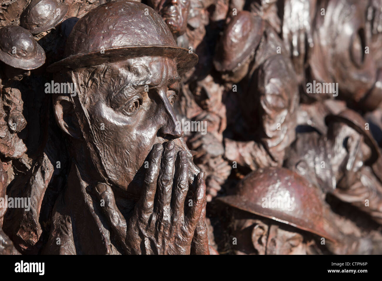 Monument de la bataille d'Angleterre, la sculpture rendant hommage à ceux qui ont pris part à la bataille d'Angleterre pendant la Seconde Guerre mondiale, Londres Banque D'Images