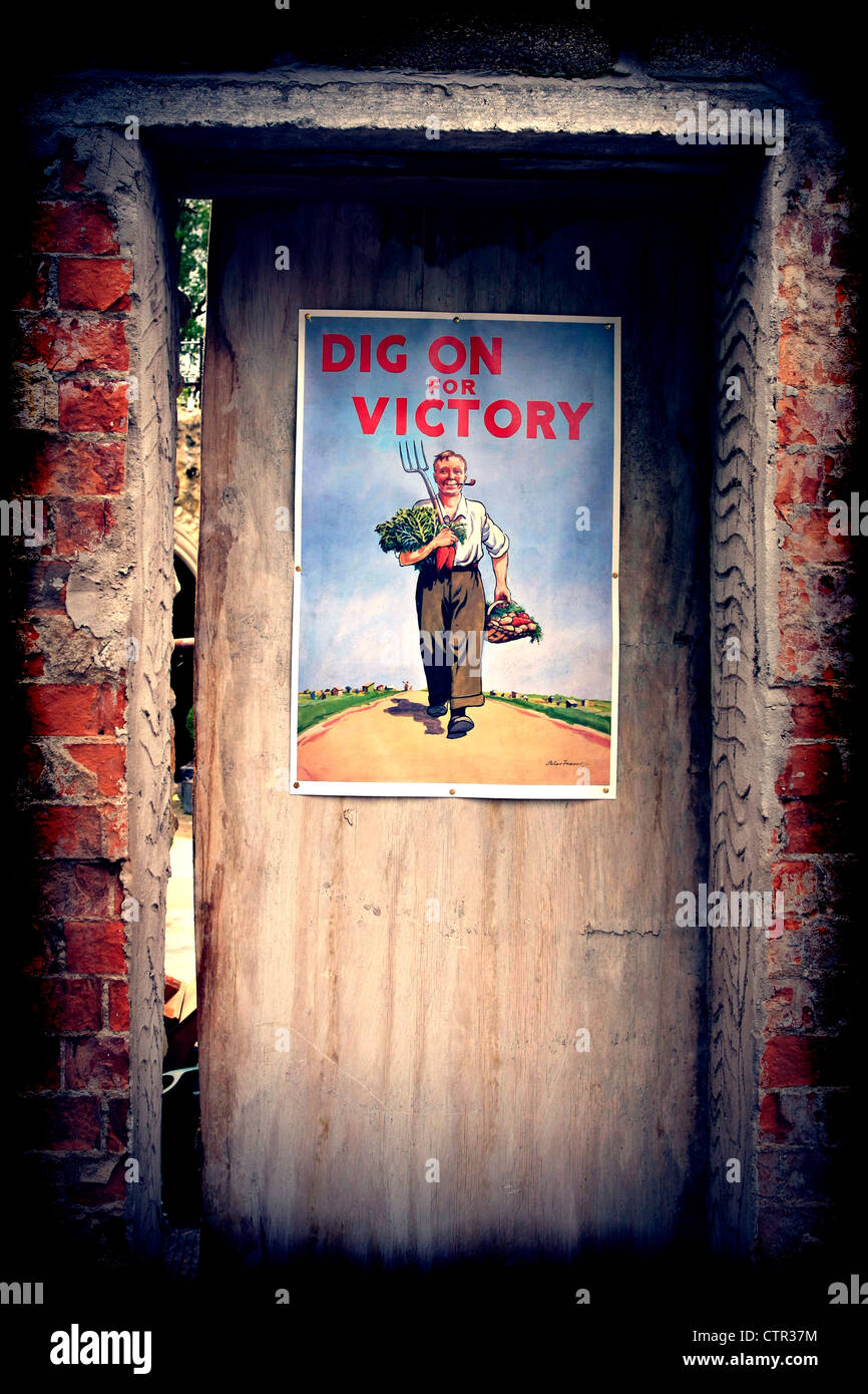 Affiches de propagande de la WW2 la promotion Dig for Victory Banque D'Images