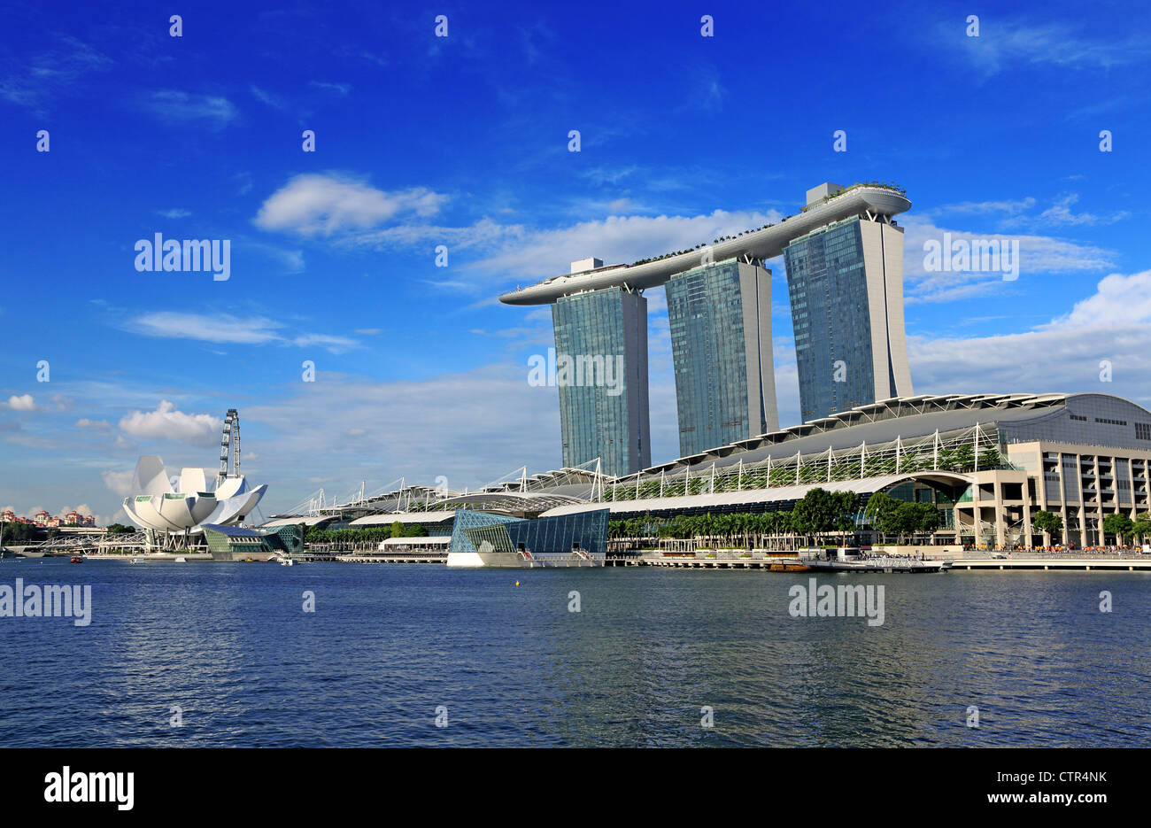 Marina Bay Sands et Skypark, hôtel 5 étoiles de luxe, un casino et un centre commercial à Singapour. Banque D'Images