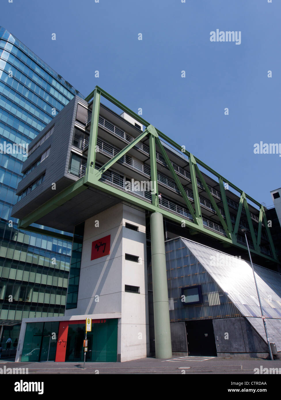 L'architecture moderne de l'agence de publicité Ogilvy au siège ou Medienhafen Media Harbour à Dusseldorf ALLEMAGNE Banque D'Images