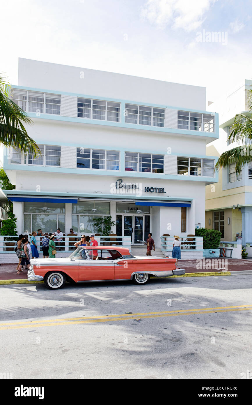Ford Galaxie, construit en 1959, années 50, American Classic cars, Ocean Drive, Miami quartier Art déco de South Beach, Florida, USA Banque D'Images