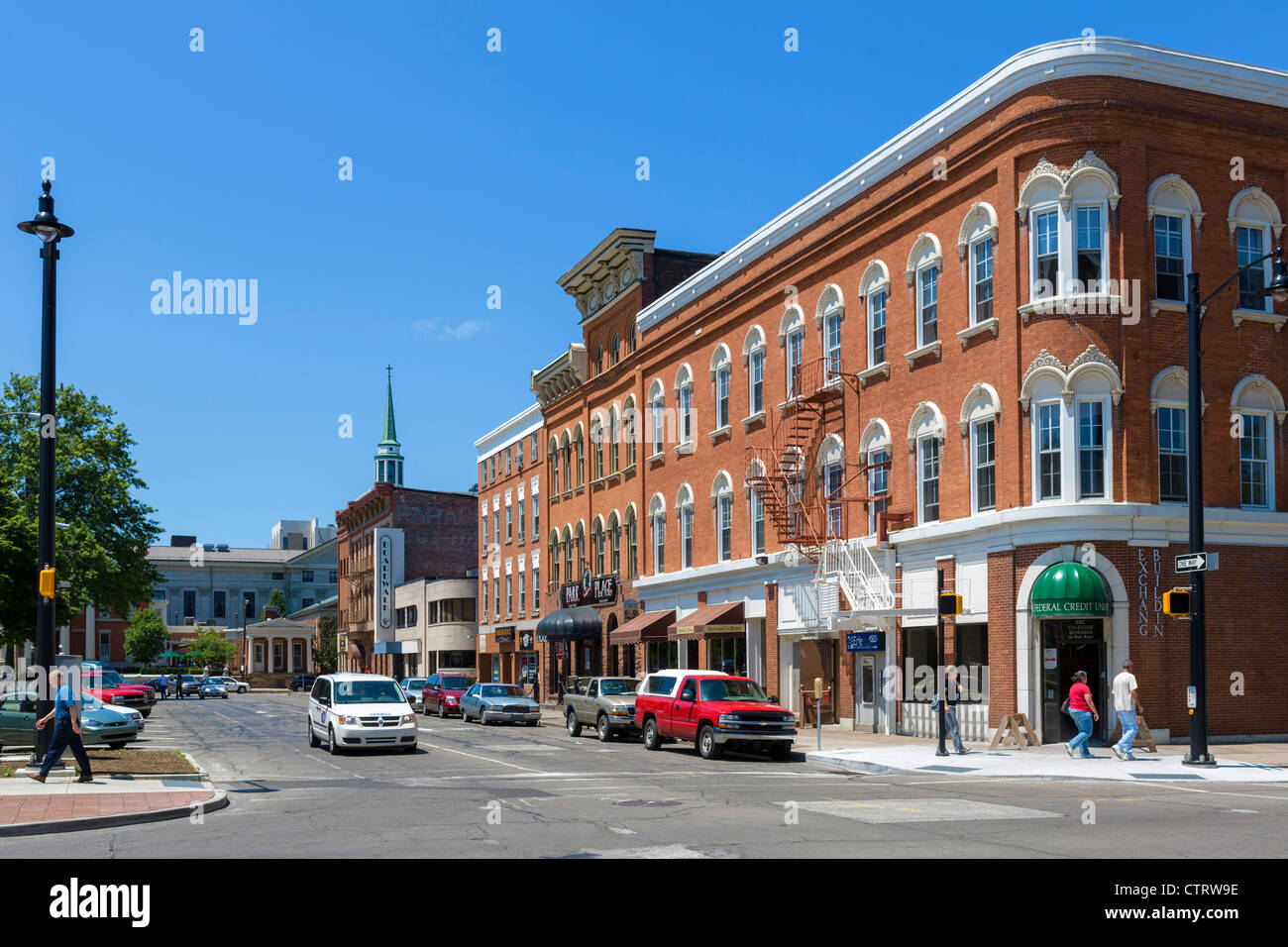 Vue vers le bas Park Row dans la place du centre-ville d'Erie, Pennsylvania, USA Banque D'Images