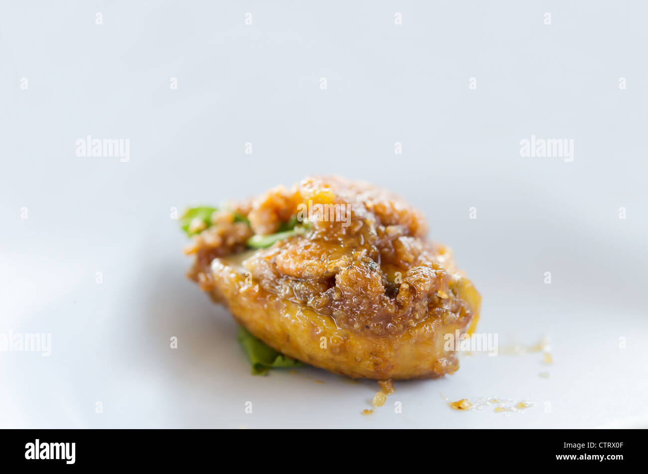 Libre oeuf dur frit avec sauce tamarin Banque D'Images