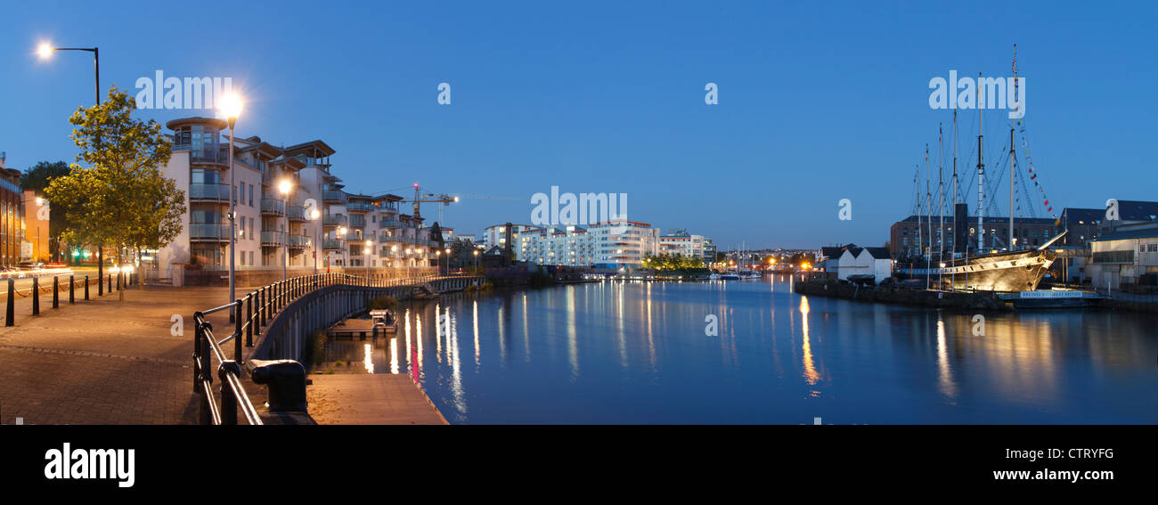 Docks de Bristol et le ss Great Britain at Dusk Banque D'Images