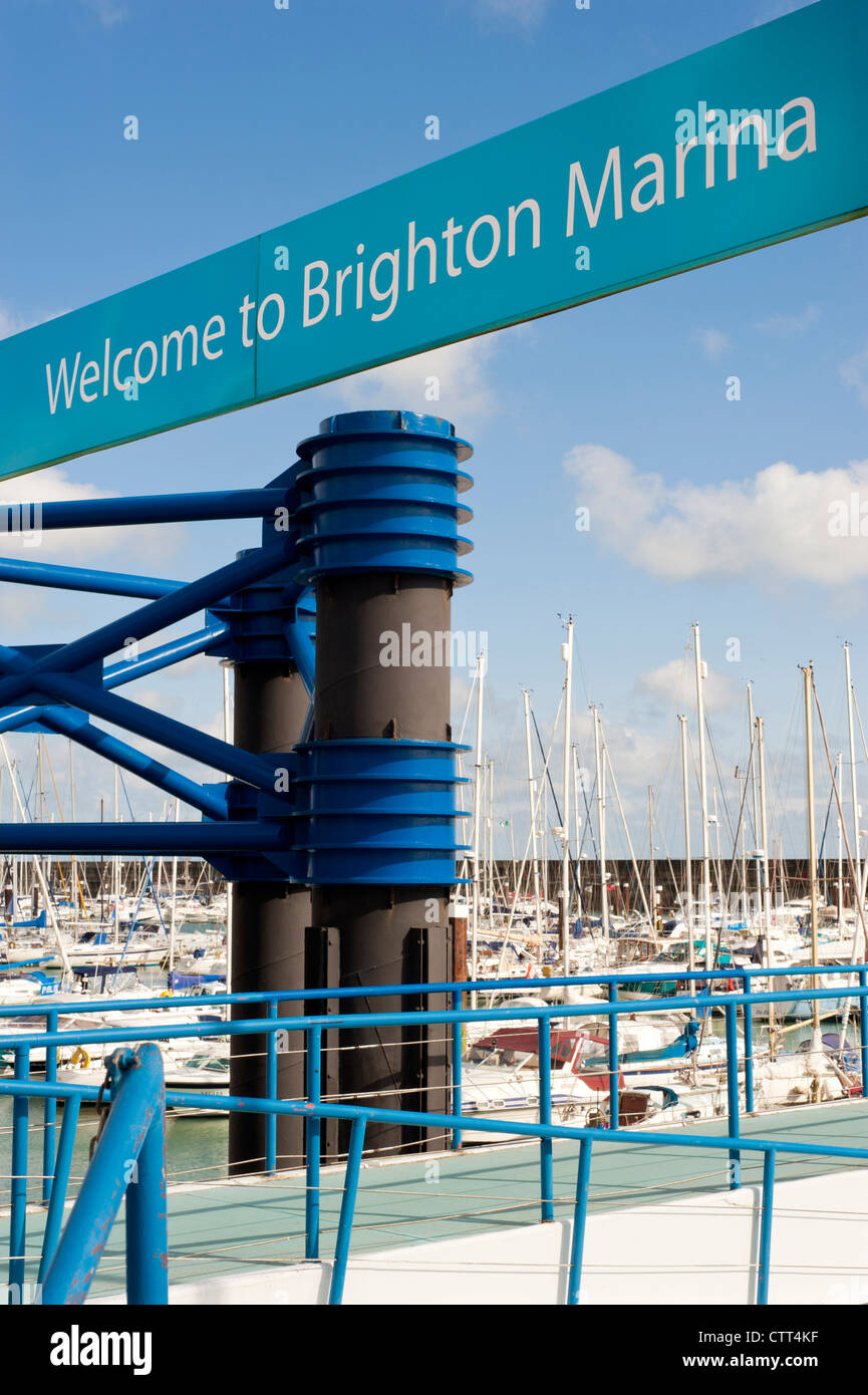 Bienvenue à Brighton Marina Sign Banque D'Images