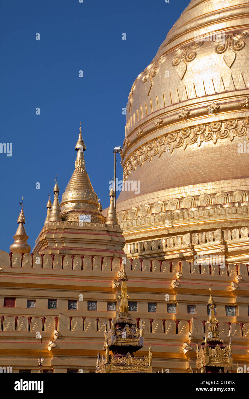 Le Myanmar, Birmanie, Shwezegon (pagode Shwezigon), près de Bagan. Banque D'Images