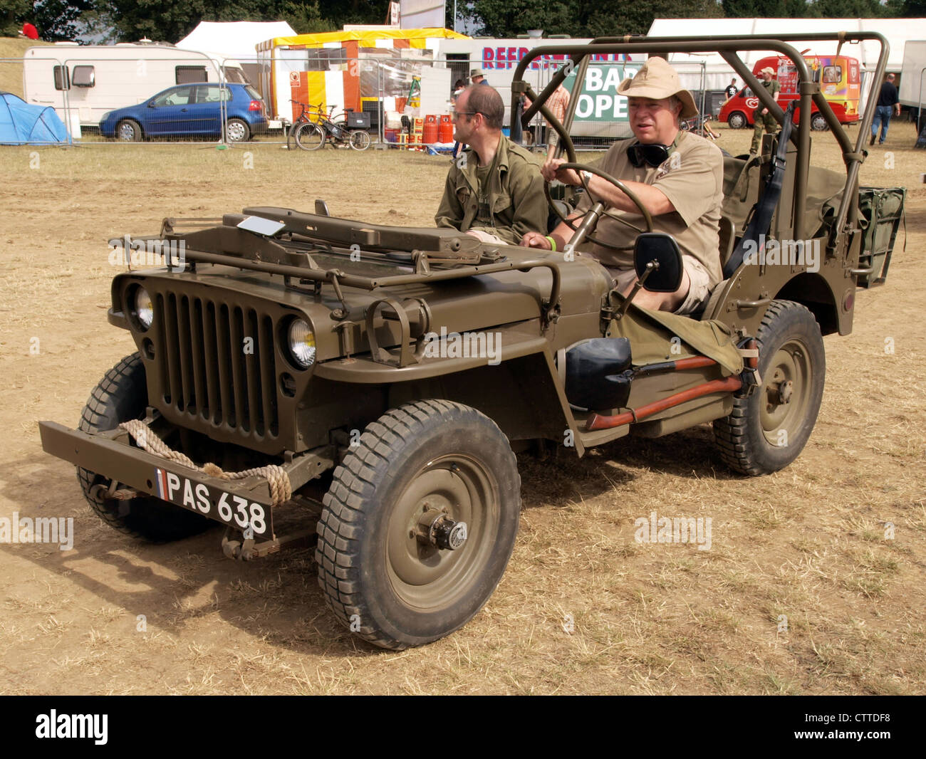 Armed forces jeep Banque de photographies et d'images à haute résolution -  Alamy