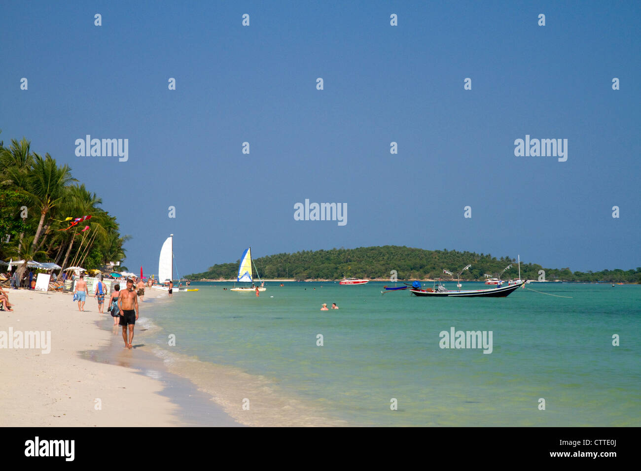 La plage de Chaweng et le golfe de Thaïlande sur l'île de Ko Samui, Thaïlande. Banque D'Images