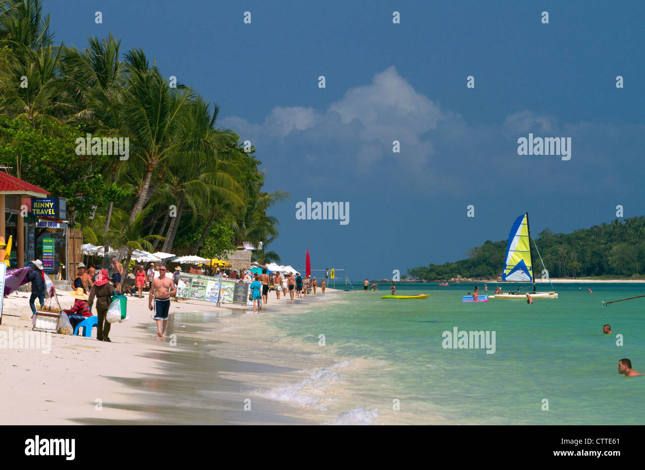 La plage de Chaweng et le golfe de Thaïlande sur l'île de Ko Samui, Thaïlande. Banque D'Images