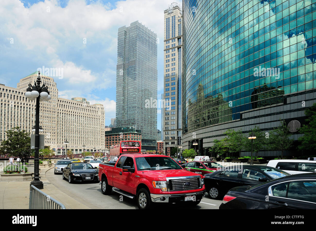 Wacker Drive dans le centre-ville de Chicago, Illinois, USA. Banque D'Images
