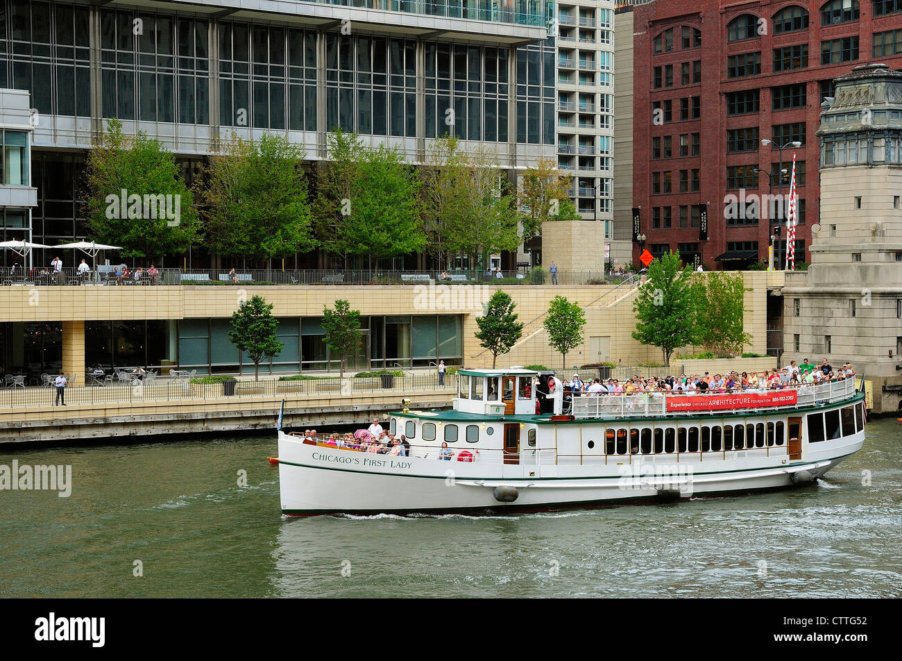 L'architecture de Chicago tour croisière en bateau la rivière Chicago. Banque D'Images