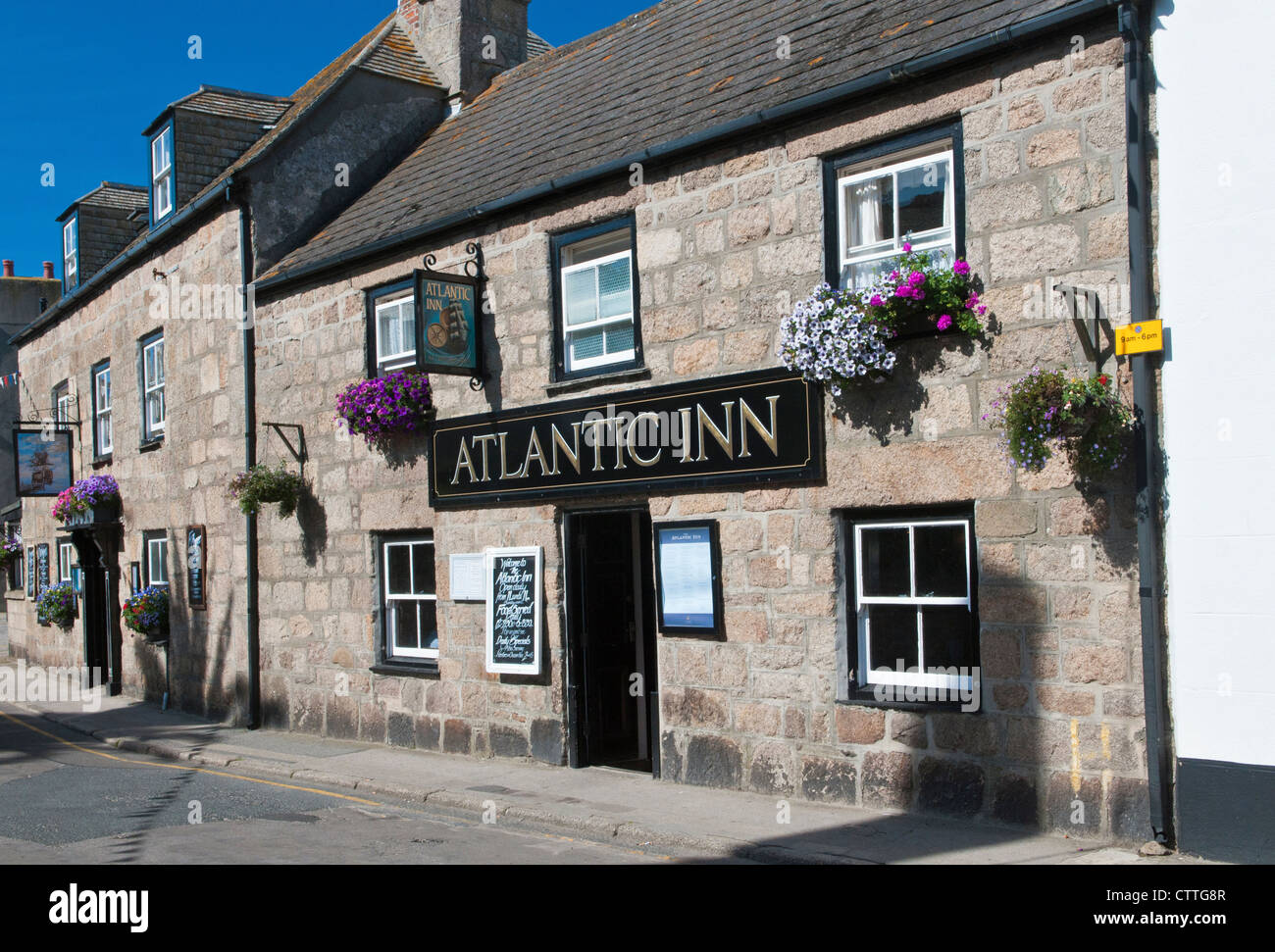 L'Atlantic Inn Hotel de l'Atlantique et Hugh Town St Mary's Îles Scilly West of England UL Banque D'Images