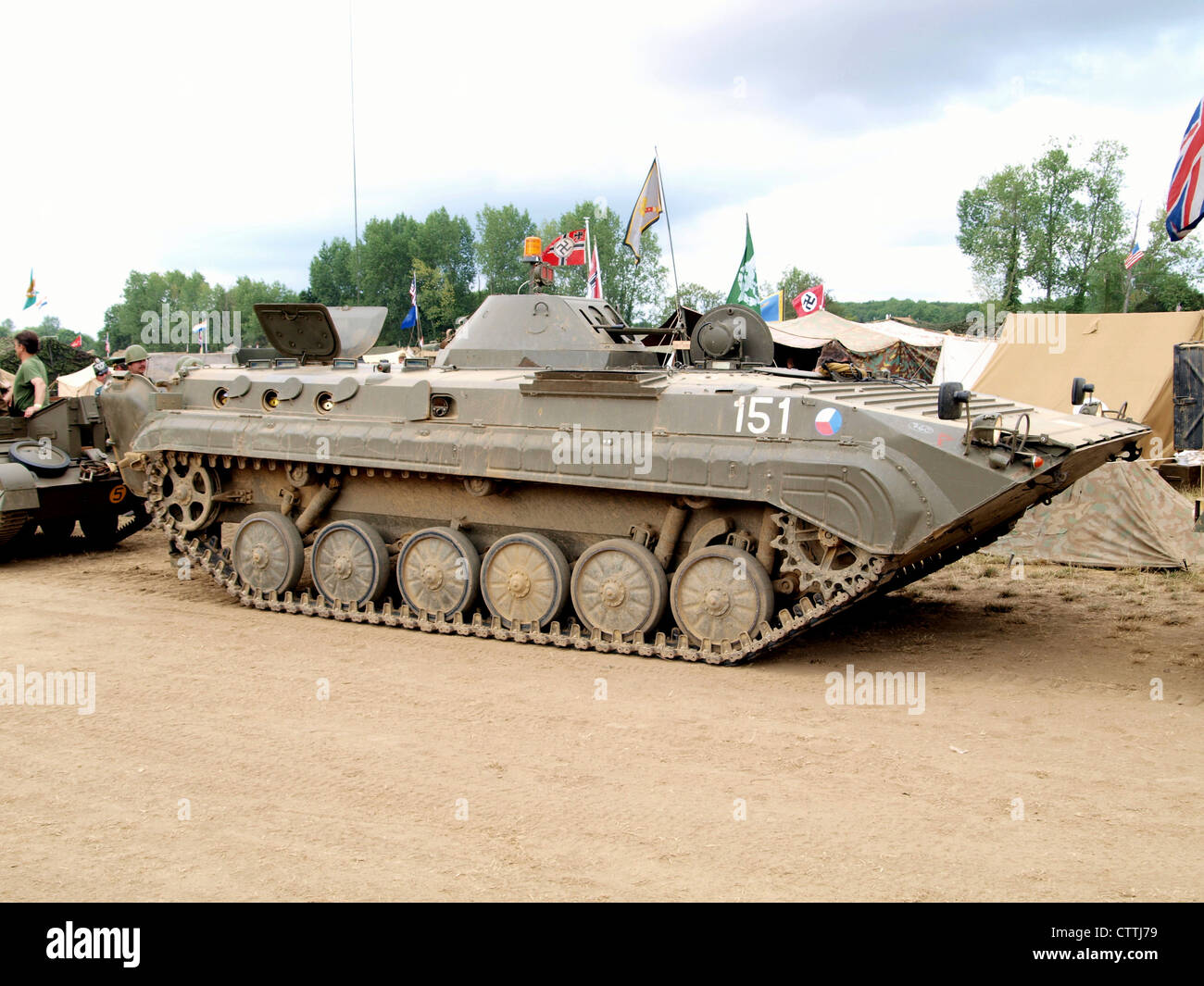 Le BVP-1 tchécoslovaque est un véhicule blindé de combat d'infanterie (IFV) utilisé par diverses forces armées. Il est conçu pour le transport de troupes et le soutien sur le champ de bataille, en mettant l'accent sur la mobilité et la protection. Banque D'Images