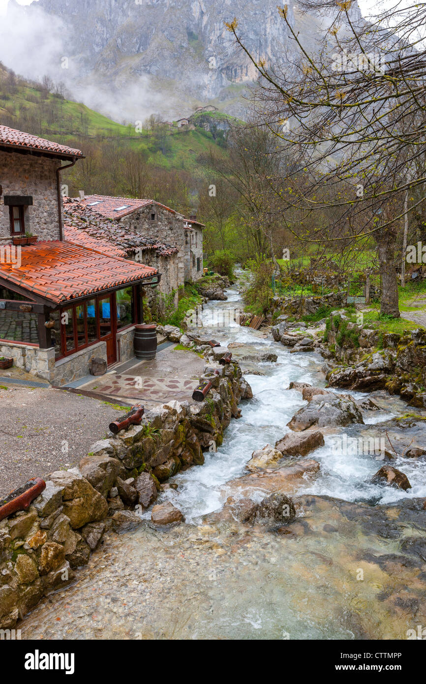 Bulnes (La Villa), Cabrales, parc national des Picos de Europa, Asturias, Espagne Banque D'Images