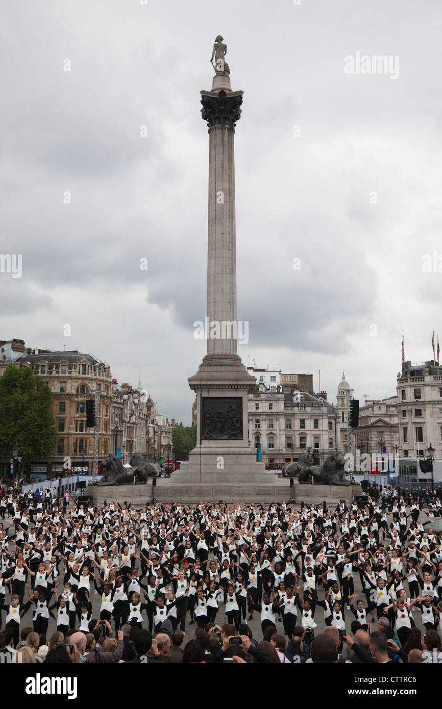 Wayne McGregor's Big Dance Trafalgar Square 2012 - finale pour la grande danse saison 2012 impliquant des artistes 1000 Banque D'Images