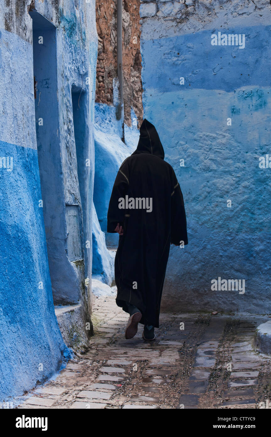 Scène de rue dans la ville de Chefchaouen bleu, Maroc Banque D'Images