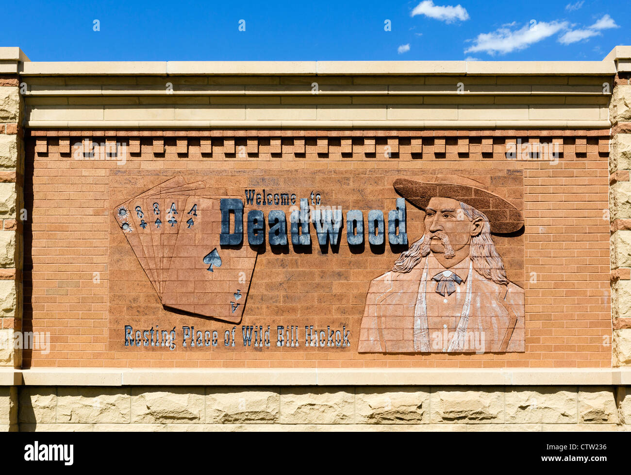 Panneau à l'entrée de la ville historique de Deadwood, Dakota du Sud, où Wild Bill Hickok est tué, USA Banque D'Images