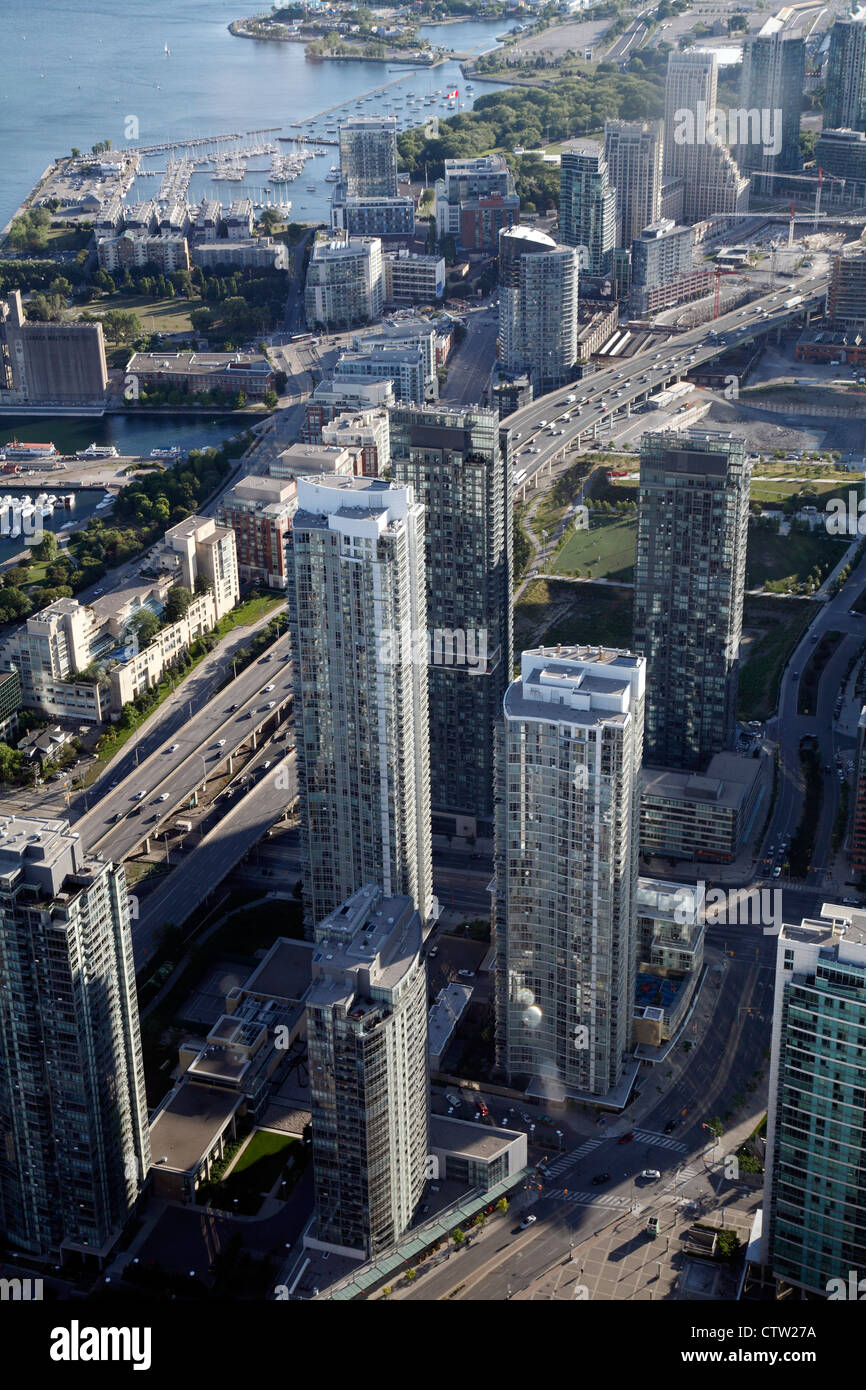 Toronto, juin 2012, à la ville de Toronto sur les gratte-ciel bâtiments vus de la Tour CN, comprend le Quartier Financier Banque D'Images