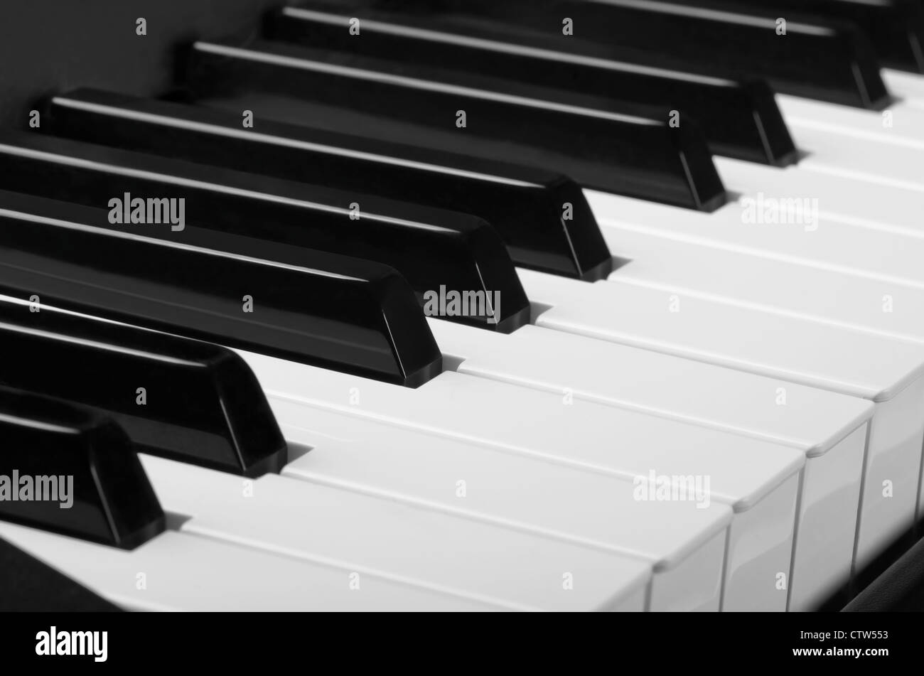 Les touches blanches et noires. Close up de clavier de piano Banque D'Images