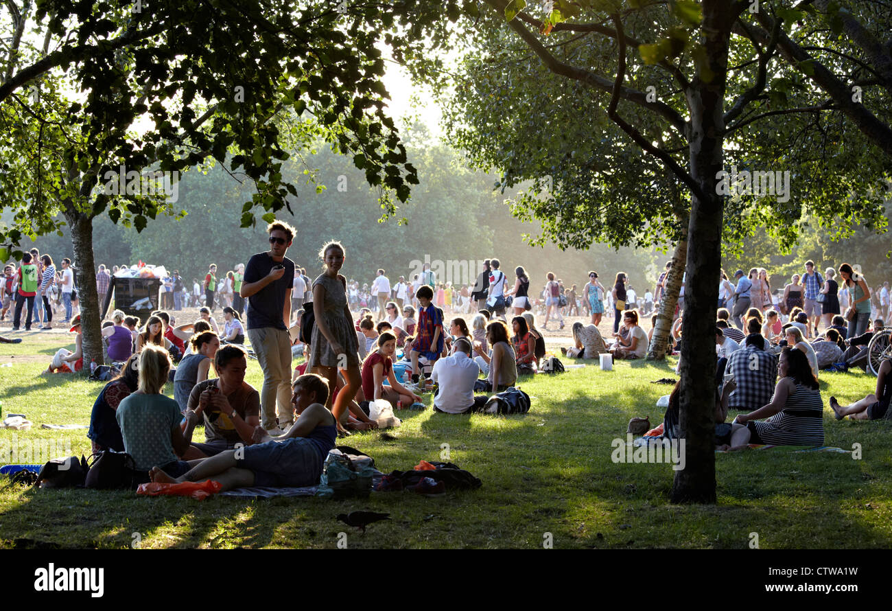 Personnes dans Hyde Park London UK Banque D'Images