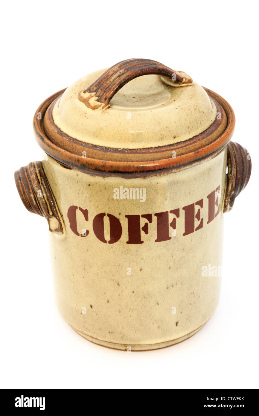 La poterie céramique Pot de rangement avec mot de café et d'un couvercle coupé et isolé sur un fond blanc. English UK Grande-Bretagne Banque D'Images