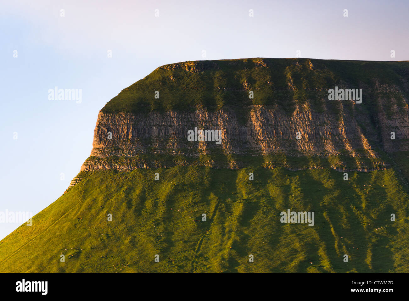 Ben Bulben Table Mountain, Comté de Sligo, Connacht, l'Irlande, l'Europe. Banque D'Images