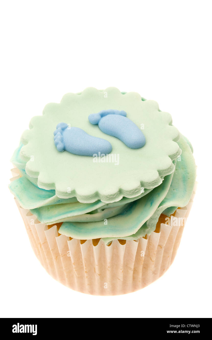 Un Petit Gateau Avec Deux Petits Pieds Bebe Bleu De Givre A Place Sur Le Dessus Du Gateau Studio Photo Avec Un Fond Blanc Photo Stock Alamy Un Petit Gateau Avec Deux Petits Pieds Bebe Bleu De Givre A Place Sur Le Dessus Du Gateau Studio Photo Avec Un Fond Blanc Photo Stock Alamy