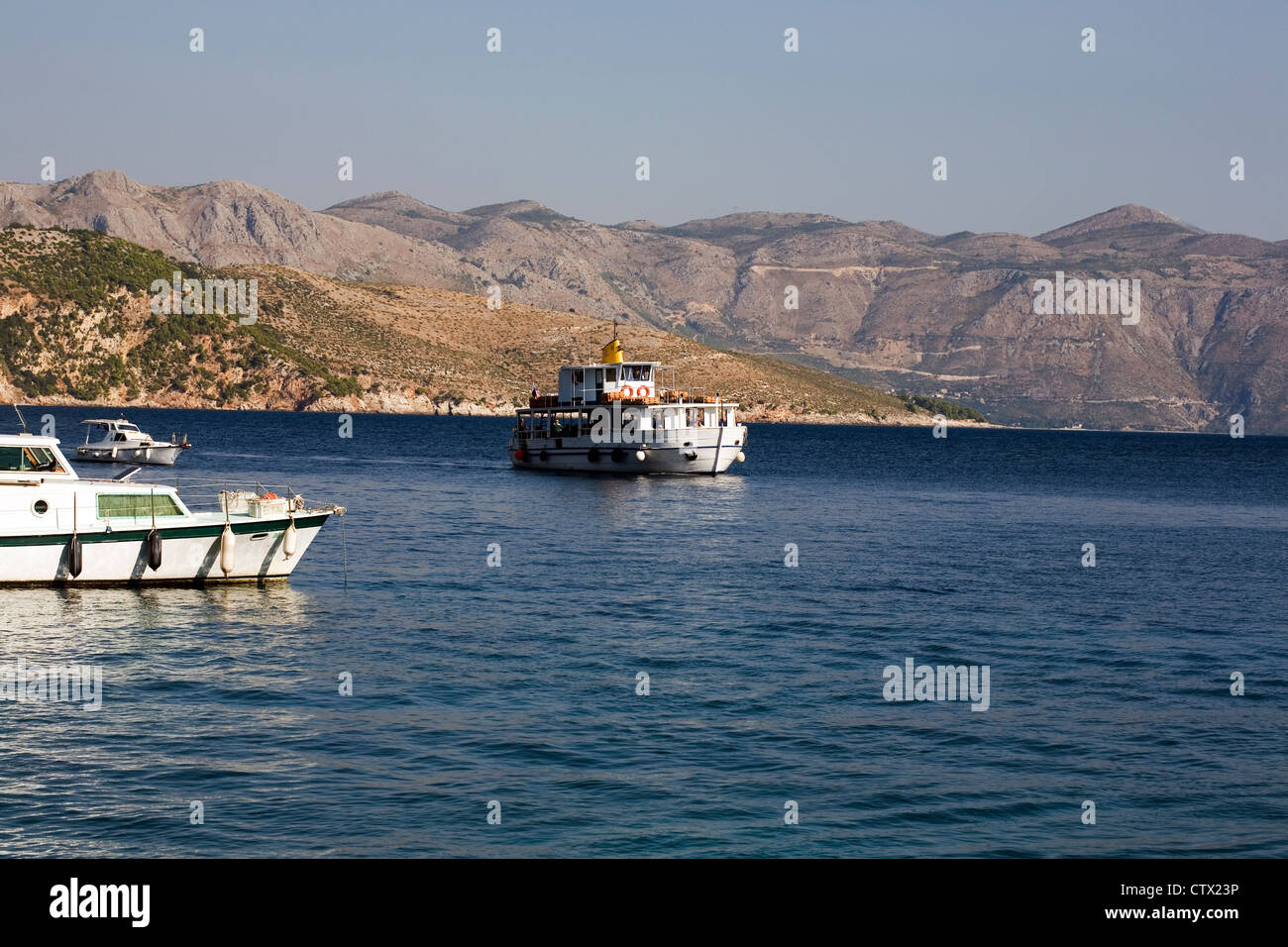 Le traversier qui fait la navette entre Dubrovnik et l'île de Lokrum accostage à la Dalmatie Lokrum Banque D'Images