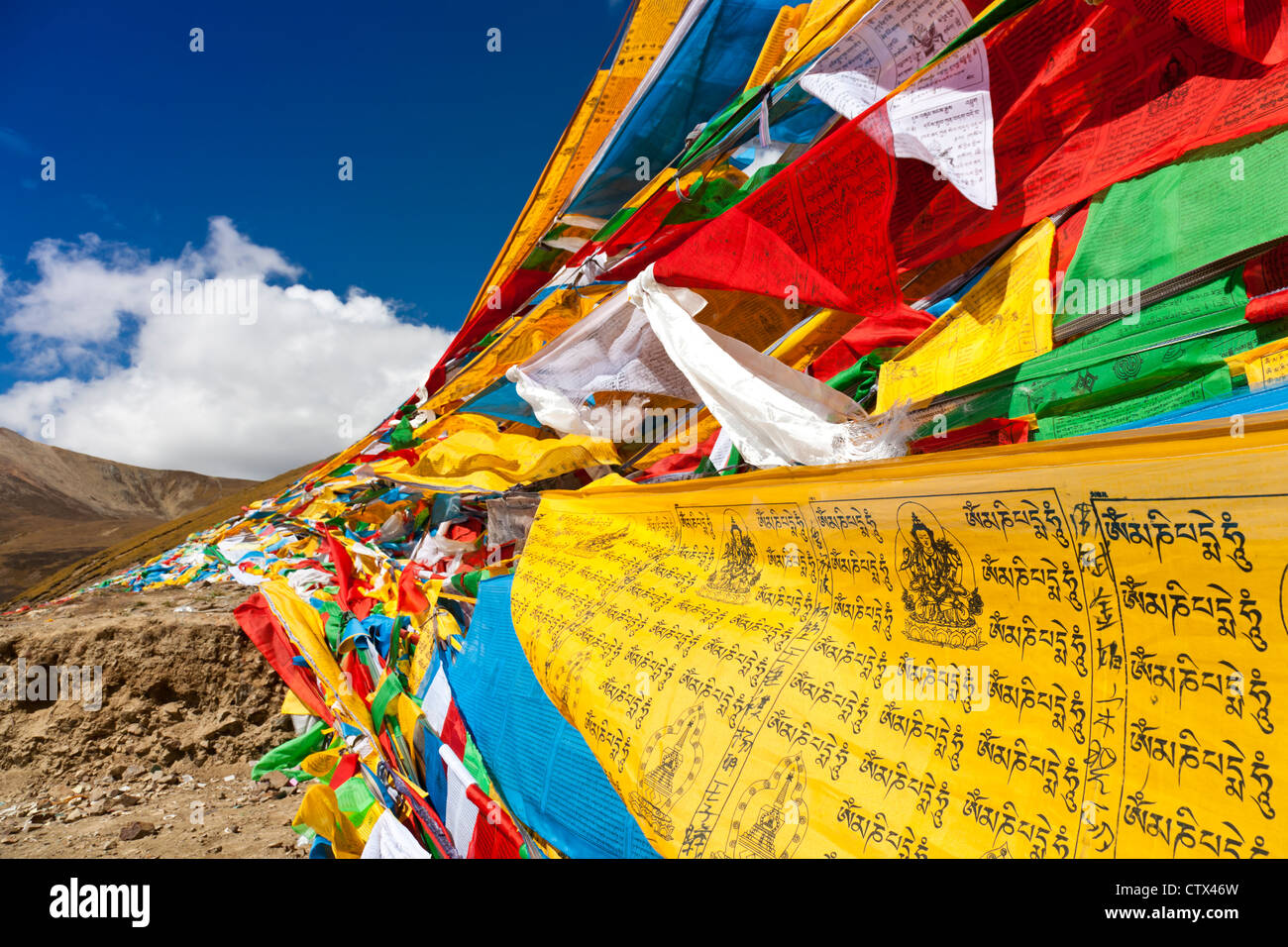 Drapeaux de prière du Tibet Banque D'Images