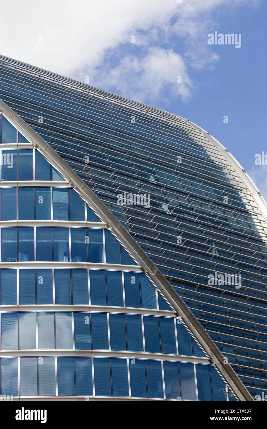 Bloc de bureau windows verre Résumé réflexions Londres Banque D'Images