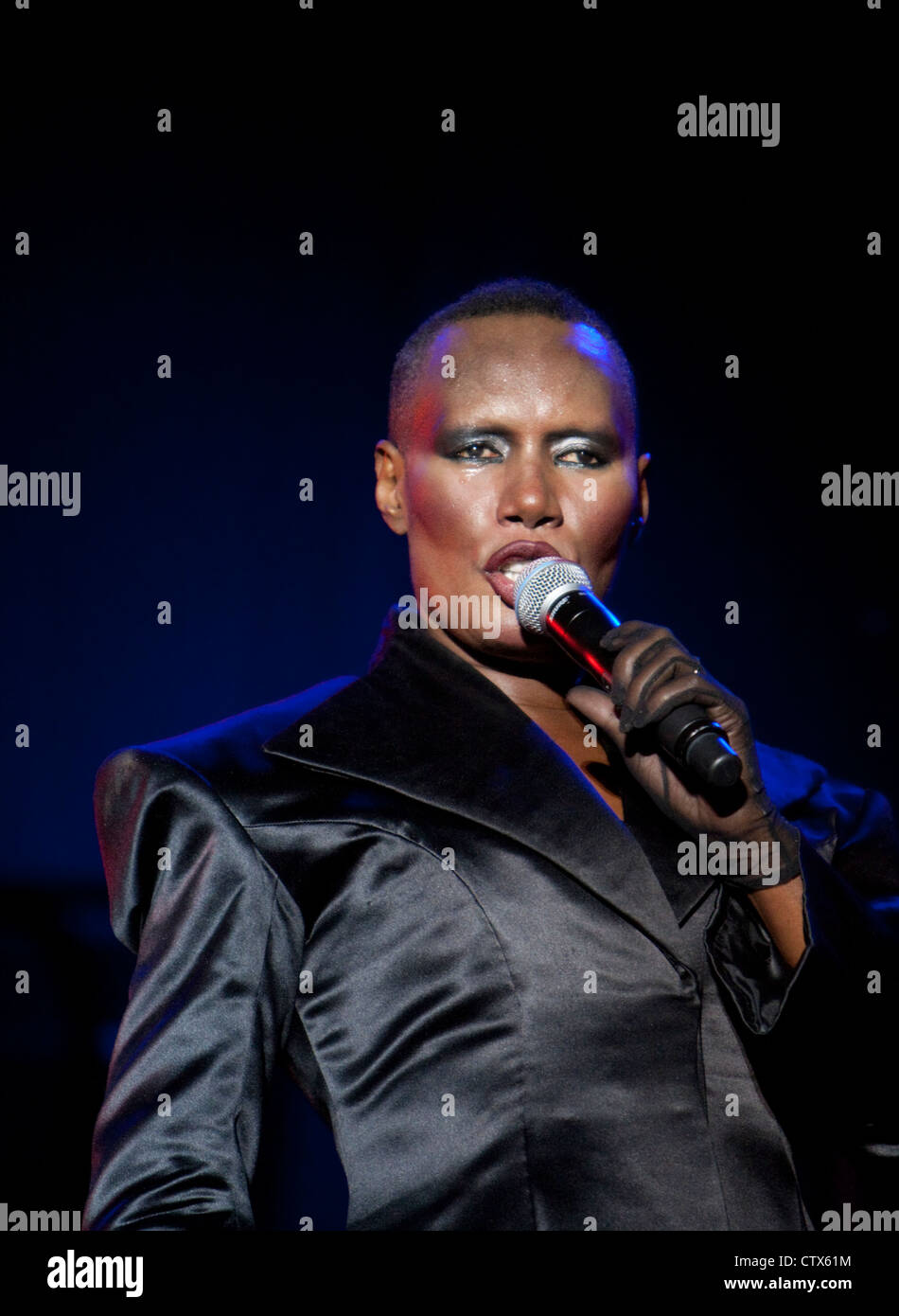 Grace Jones sur scène à festival Lovebox, Victoria Park, London 17 Juin 2012 Banque D'Images