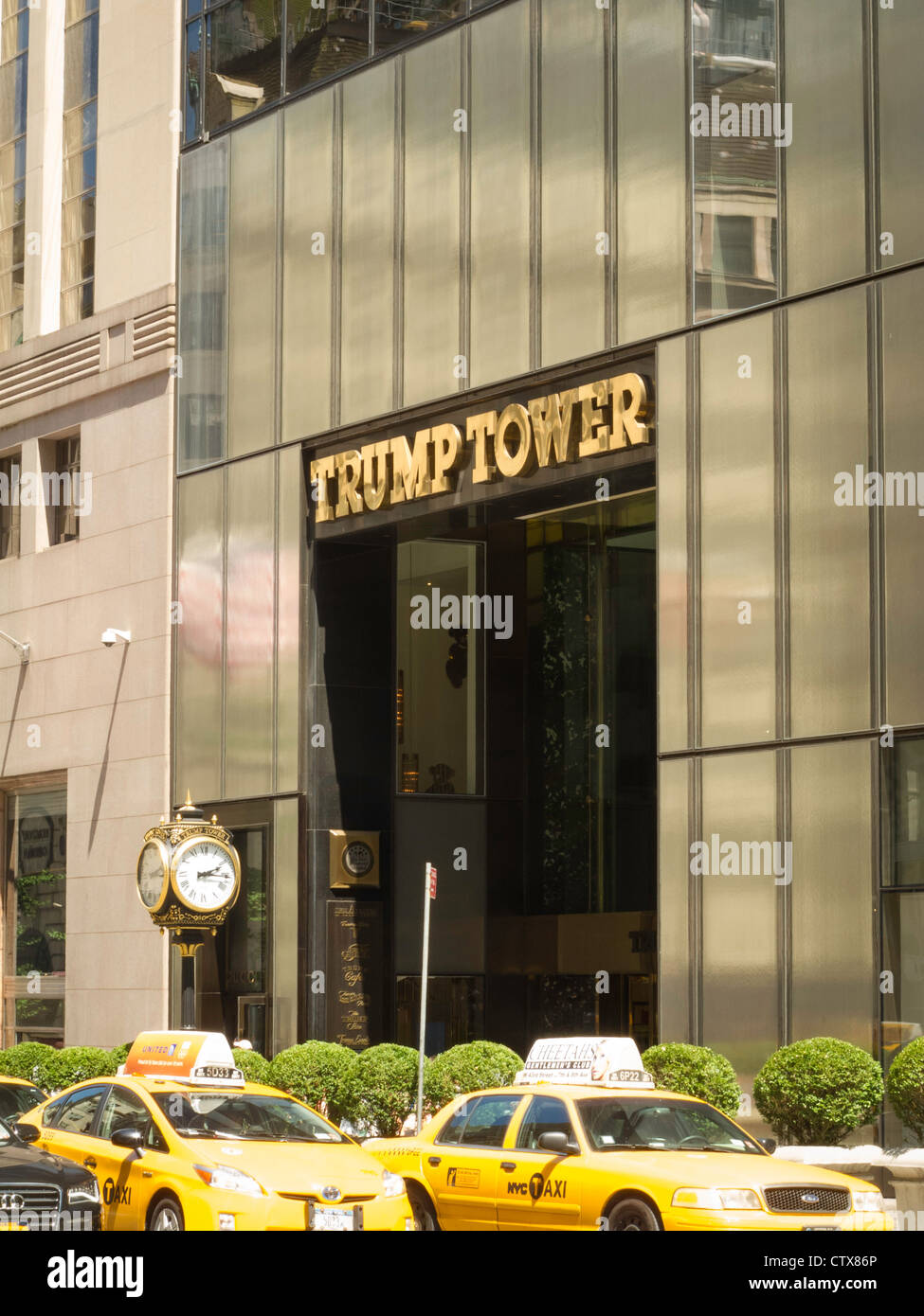 Trump Tower est un immeuble de bureaux à usage mixte et un gratte-ciel de résidence situé à Midtown Manhattan sur la Cinquième Avenue, New York City, États-Unis Banque D'Images