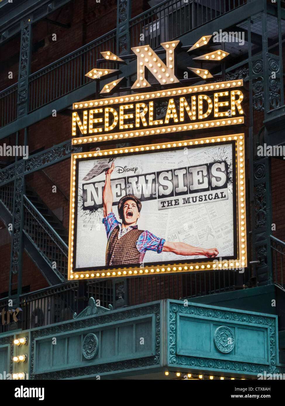 The Nederlander Theatre Marquee avec « Newsies the musical », New York City, USA 2013 Banque D'Images