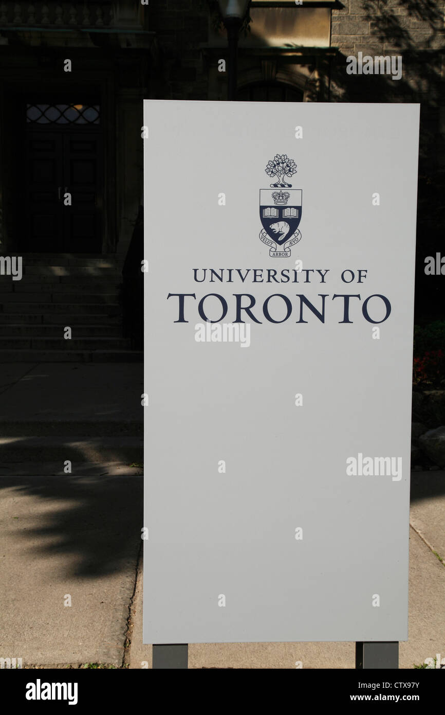 Université de Toronto affiche à l'extérieur de l'édifice Edward Johnson à Toronto Banque D'Images