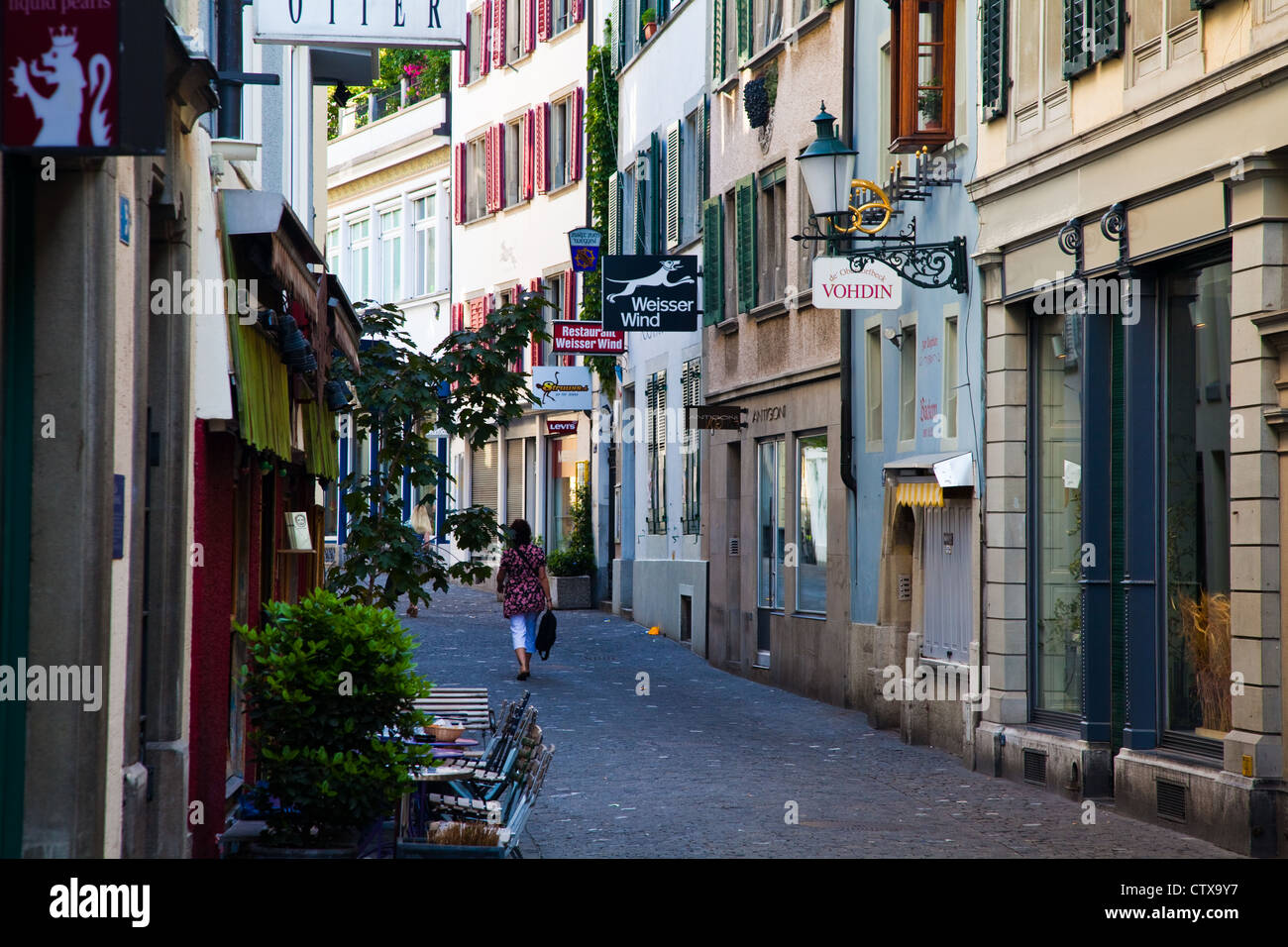 Un dimanche matin, promenade le long de Niederdorfstrasse, Zurich, Suisse Banque D'Images