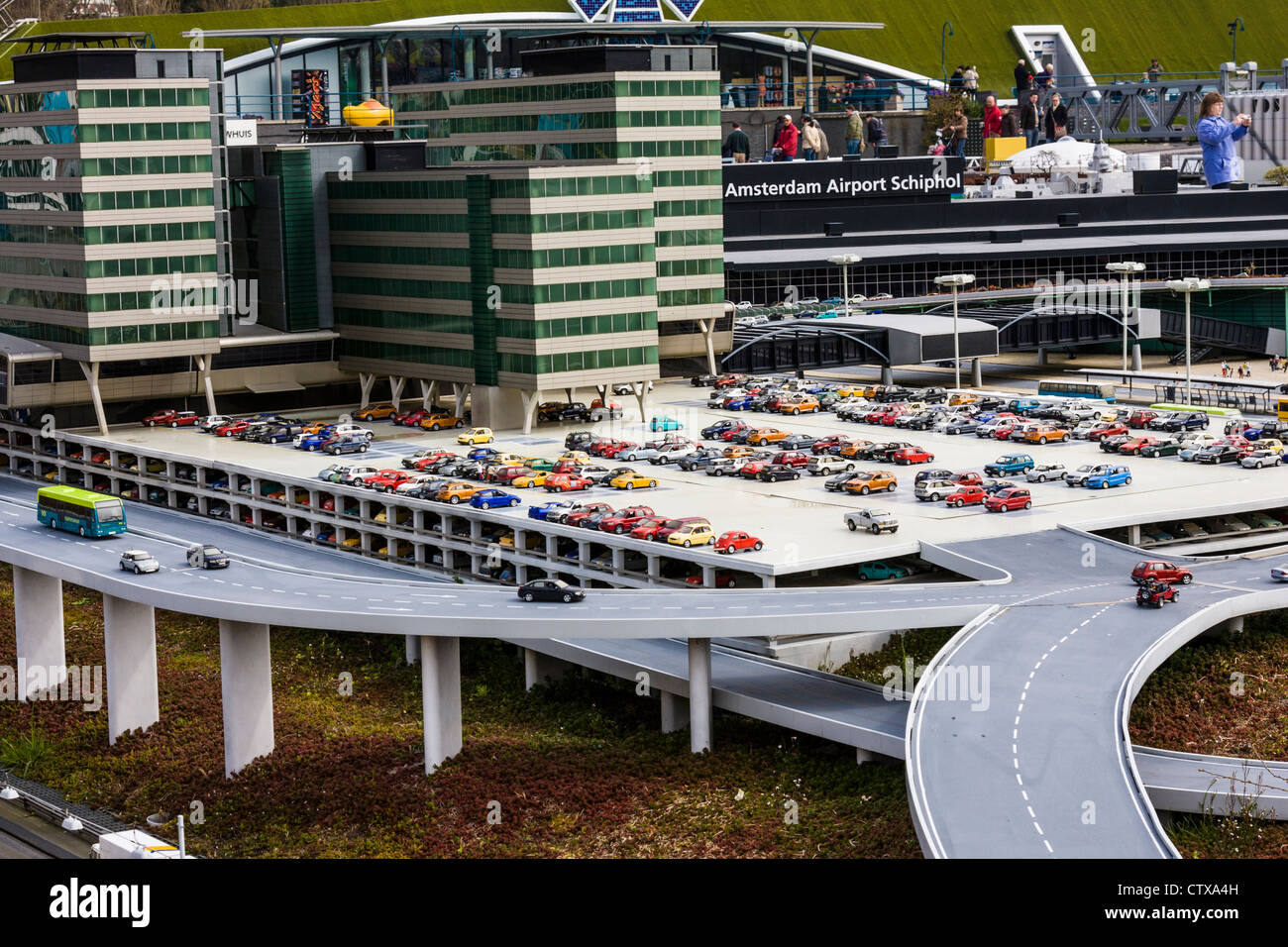 Réplique de l'aéroport de Schipol à Madurodam, un pays entier en miniature, une attraction touristique majeure à Den Haag, Hollande du Sud, pays-Bas. Banque D'Images