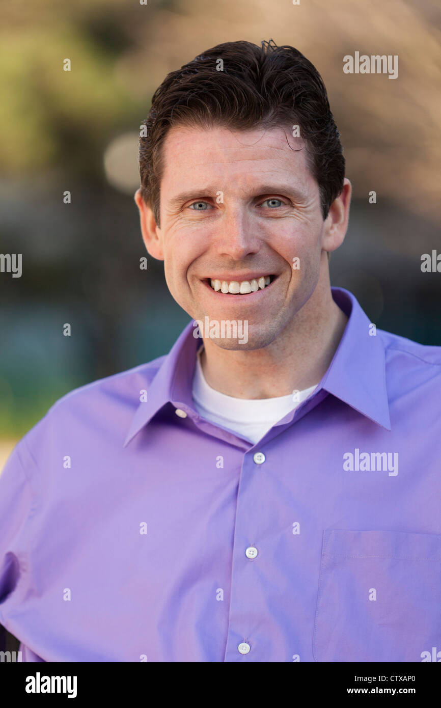 Portrait of a smiling man with spinal cord injury Banque D'Images