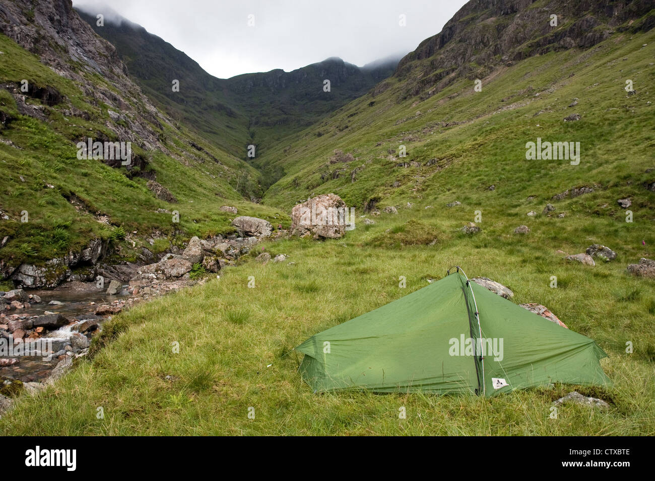 Camp de sauvages, Coire Gabhail, la Vallée Perdue, Glencoe Banque D'Images