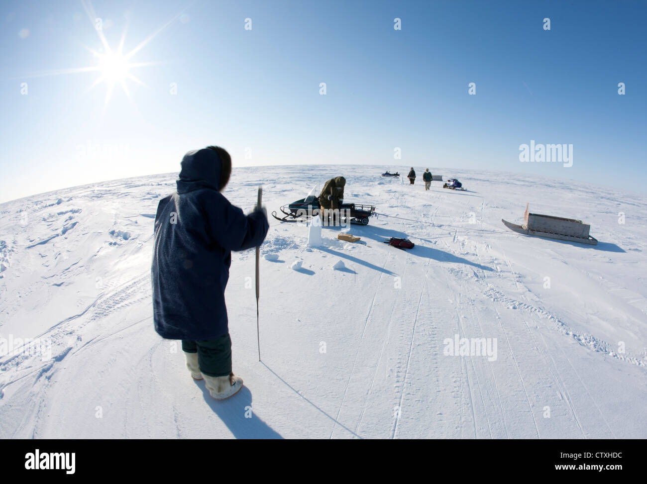 Les Inuits sont la chasse sur l'northpole Banque D'Images
