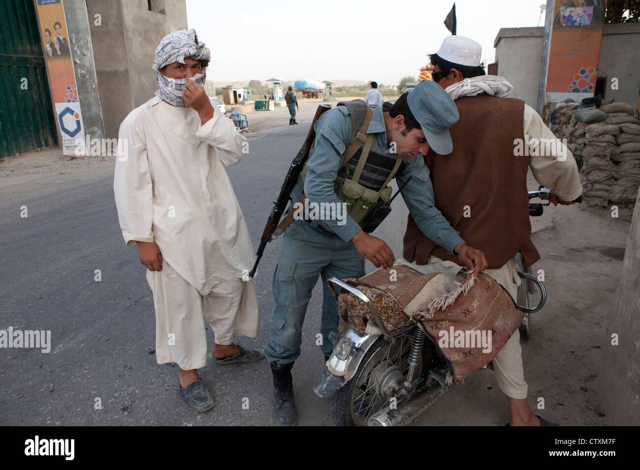 La Police nationale afghane, agent de service à Kunduz, Afghanistan. Banque D'Images