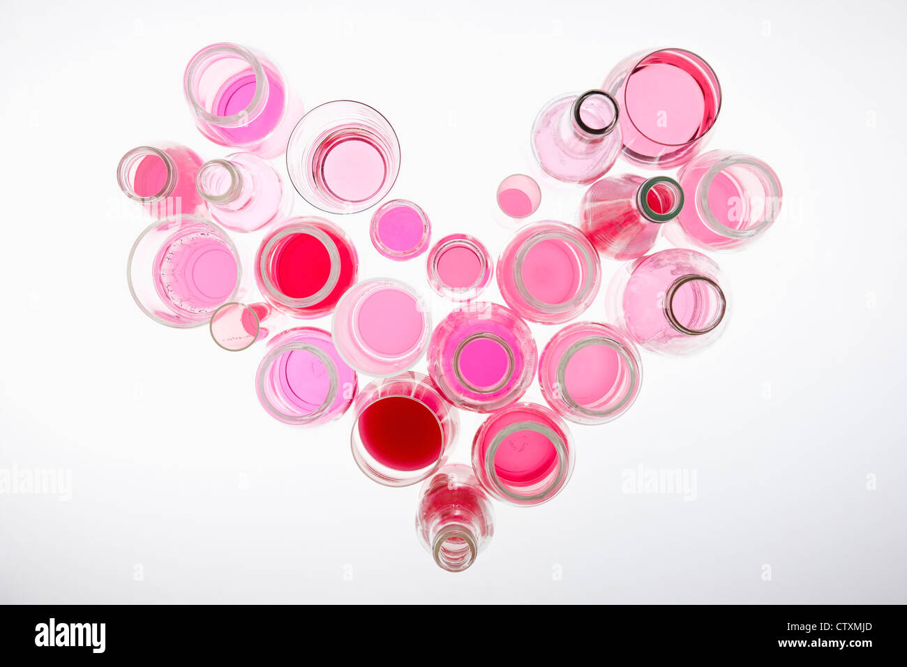 Coeur rose faite de verre et de bouteille Banque D'Images