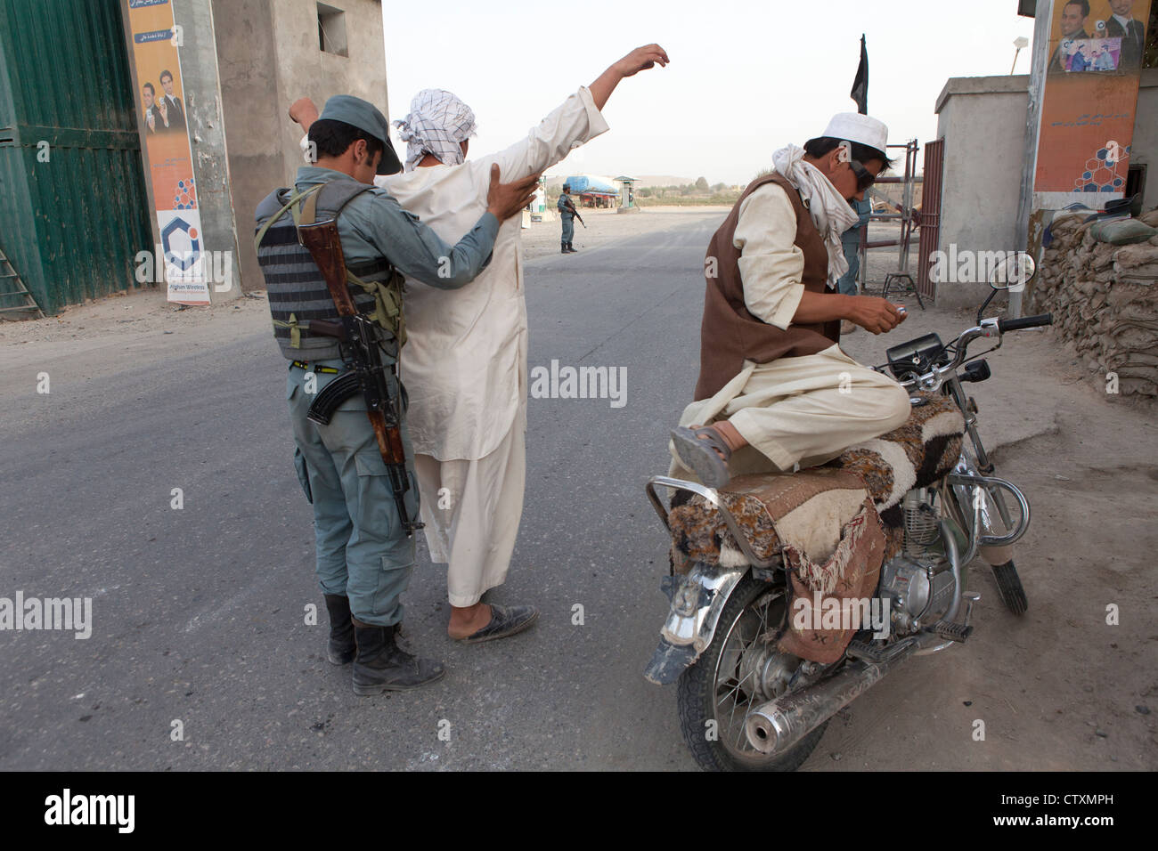 La Police nationale afghane, agent de service à Kunduz, Afghanistan. Banque D'Images