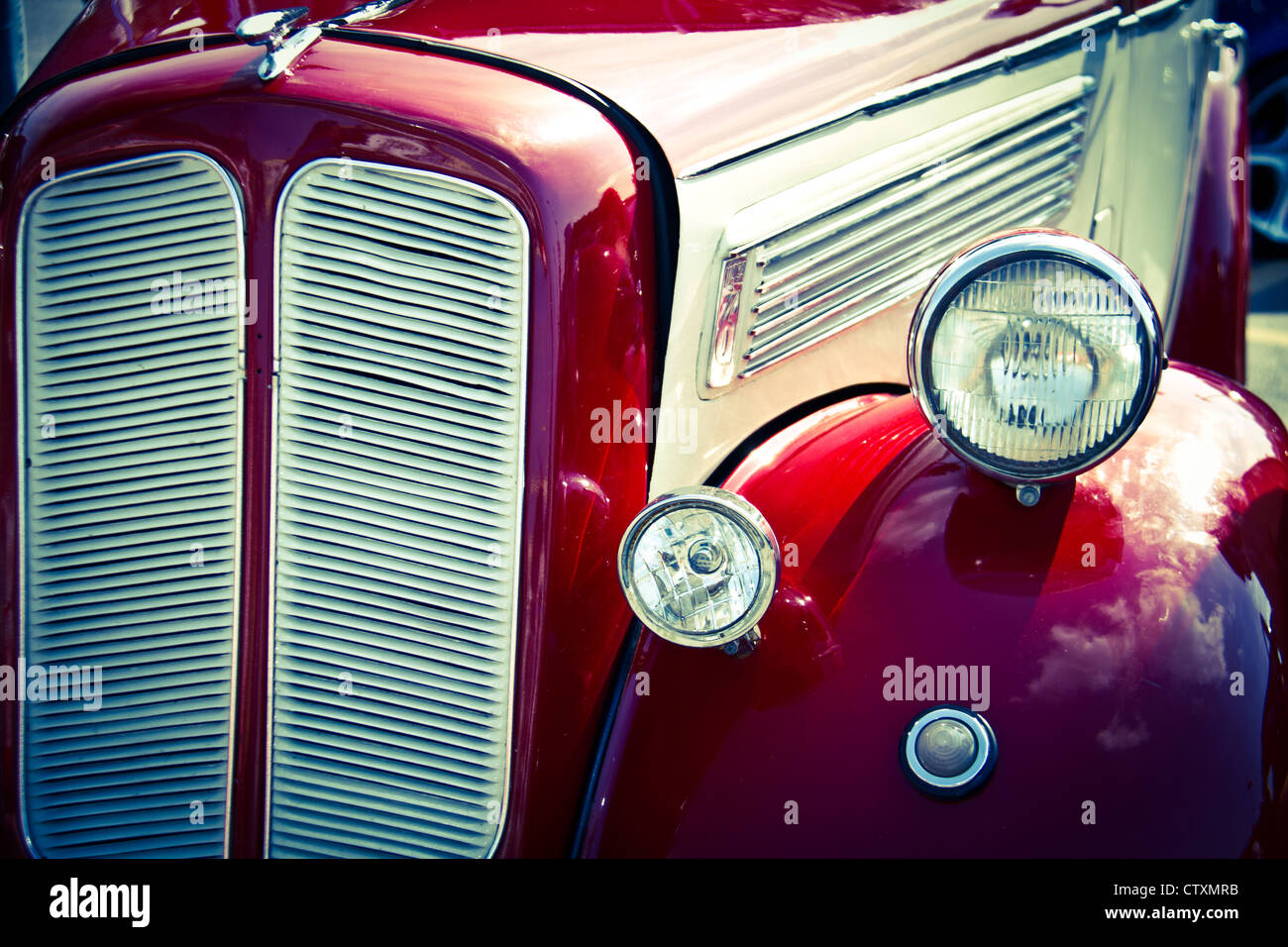 Vieille voiture Vue de face Banque D'Images