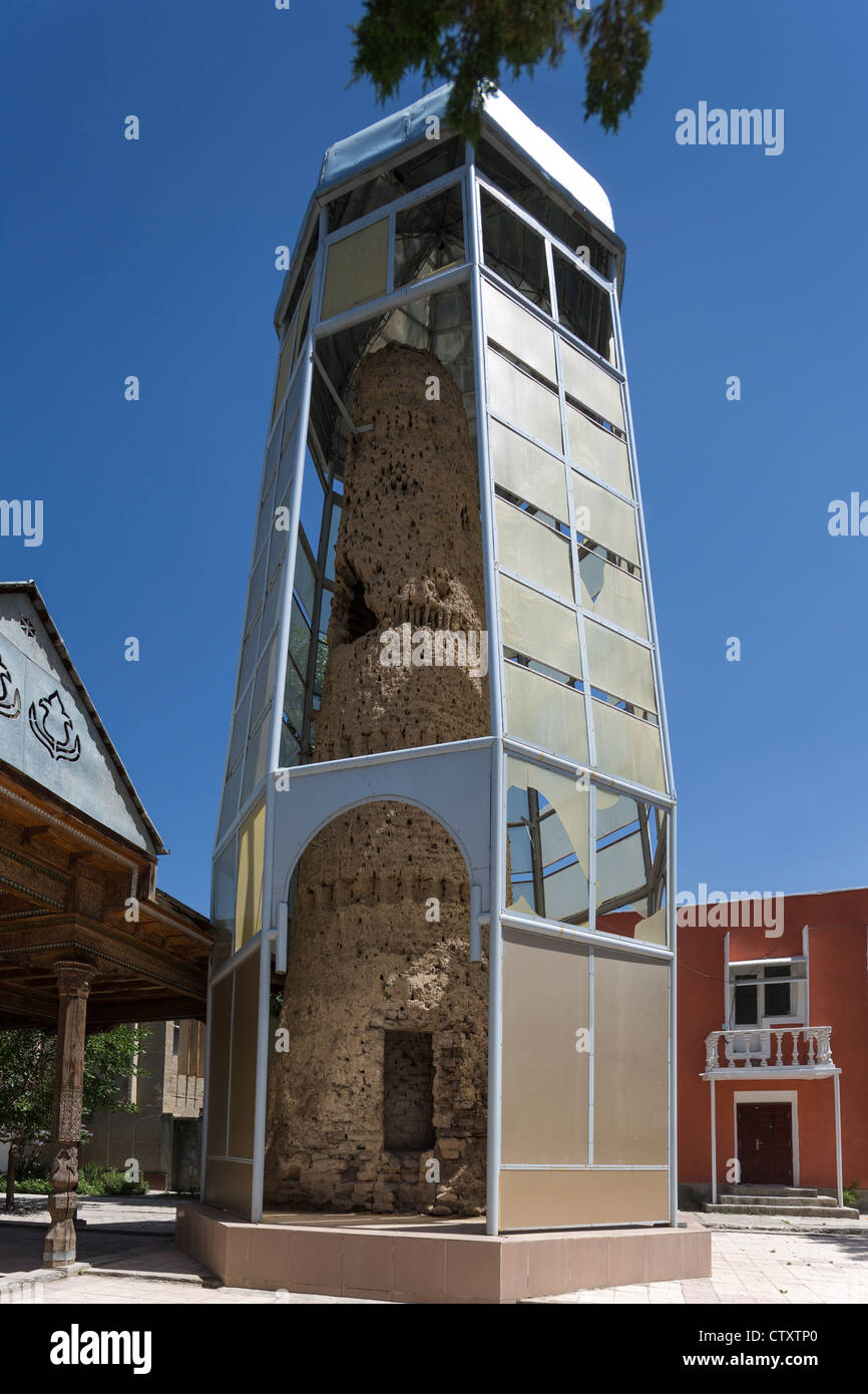 11e siècle en brique de boue minaret, mosquée de vendredi de Aini, Tajikisitan Banque D'Images